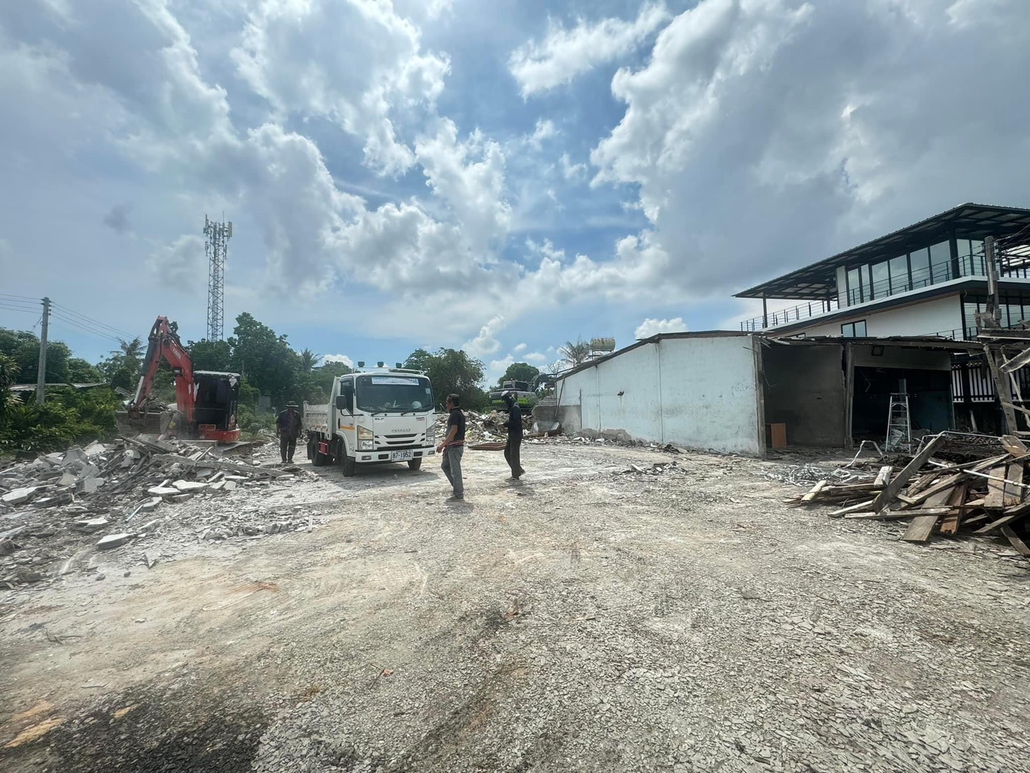 33 - https://แม็คโครให้เช่าชลบุรีบ่อวินระยอง.com | แม็คโครให้เช่าชลบุรีบ่อวินระยอง - บริการให้เช่ารถแม็คโคร พร้อมคนขับ ชลบุรี ระยอง และใกล้เคียง ให้เช่ารถแม็คโคร รายวัน รายเดือน เช่าเหมาแม็คโคร ราคาถูก นัดดูหน้างาน สำรวจพื้นที่ประเมินราคา เสนอราคาให้บริการอย่างมืออาชีพ